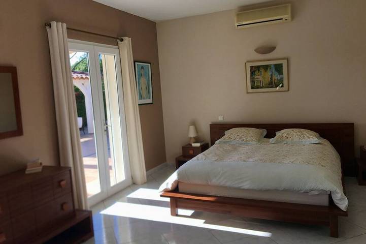 Location de vacances pour 8 personnes, avec sauna ainsi que terrasse et jardin à La Roquebrussanne - 2