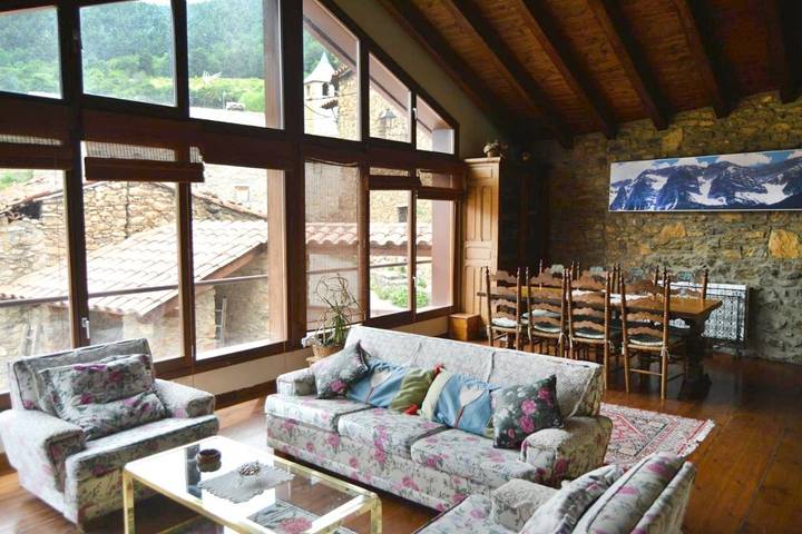 Casa rural para 6 personas, con sauna además de vistas y jardín, Se admiten mascotas en Alto Urgel - 2