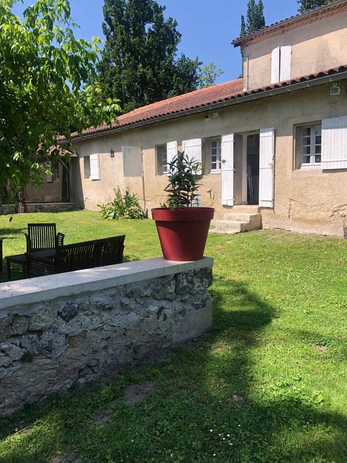 Location de vacances pour 6 personnes, avec terrasse et jardin à Sos