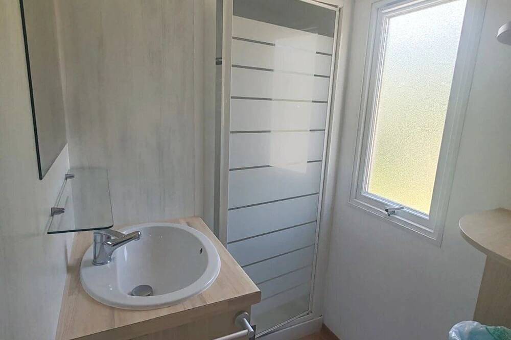 Zecamping 3* pataugeoire pet friendly fitness locatif Tv 30m2 6 pers in Pouldreuzic, Côte de Cornouaille