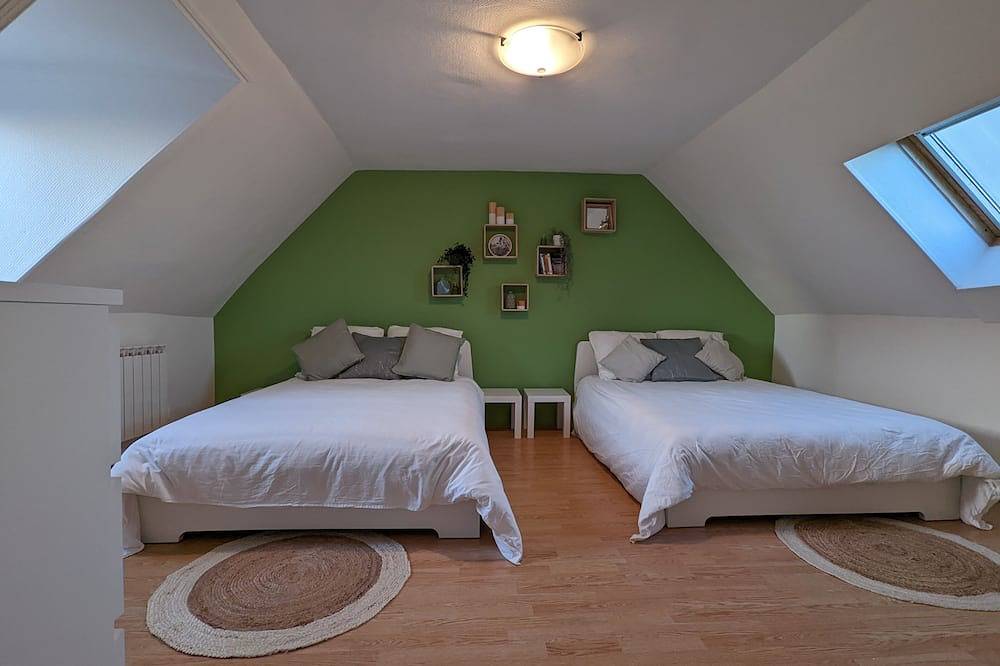 Large seaside house for family vacations in Côte des Légendes