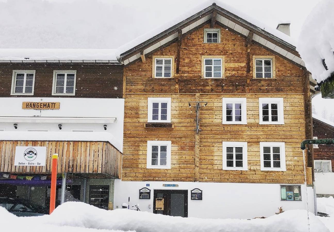 Aktivhostel Hängematt - Doppelzimmer Flora in Matt, Glarus Süd