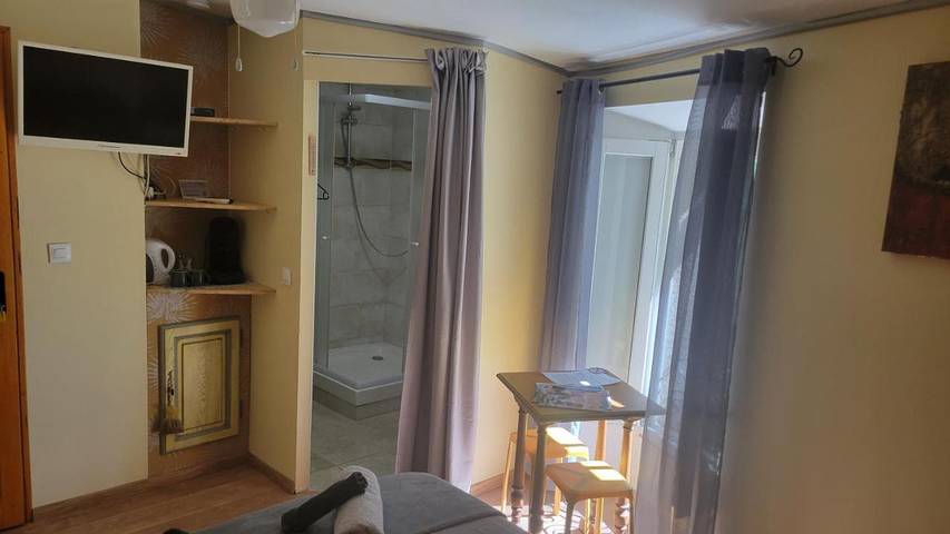 Location de vacances pour 2 personnes, avec vue à Sillans-la-Cascade - 3