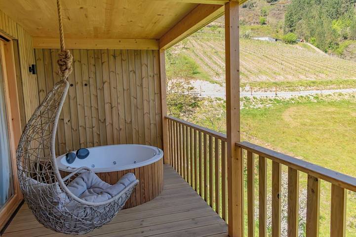 Cabane en bois pour 3 personnes, avec jardin ainsi que jacuzzi et balcon, animaux acceptés - 1