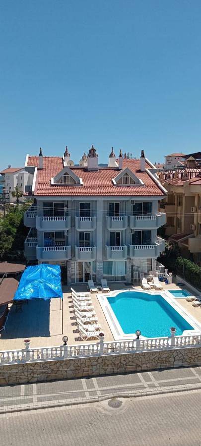 Appart’hôtel pour 4 personnes, avec piscine ainsi que jardin et balcon - 1