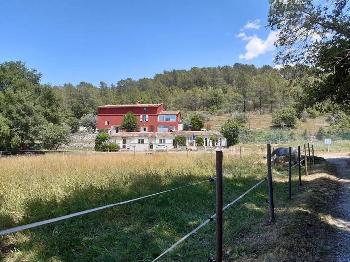 Gîte pour 2 personnes, avec piscine ainsi que vue et jardin à Montferrat - 2