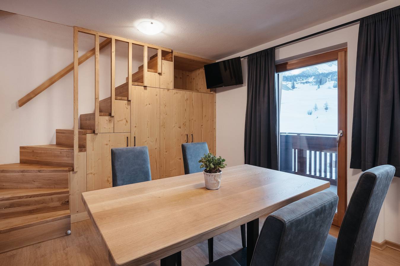Ganze Wohnung, Ferienwohnung 'Ciasa Willy Conturines' mit Bergblick, Balkon und Wlan in La Villa, Abtei