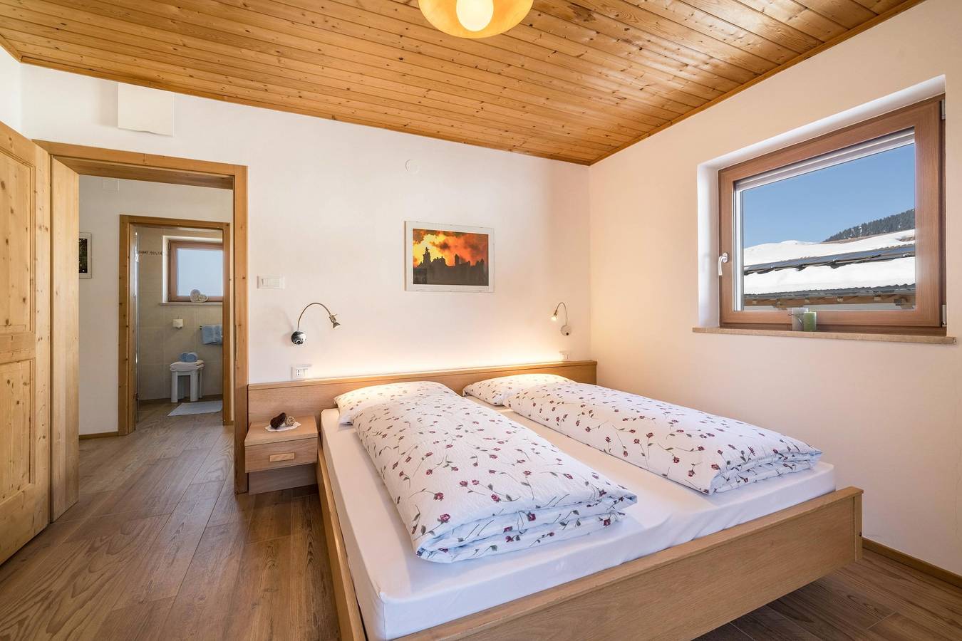 Ganze Wohnung, Ferienwohnung "Mittager" in der Nähe des Skigebiets mit Waldblick, Balkon und Gemeinschaftsgarten in Falzeben, Hafling