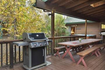 Log Cabin for 8 Guests in Wawona, Mariposa County, Picture 2