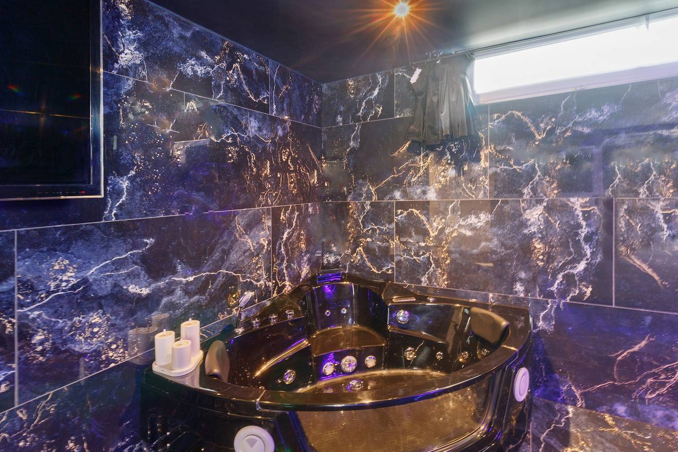 Bed & Breakfast 'Luxurious Love Room By Vill'amore' met privéterras, wifi en airco in Solaro, Corte en omgeving
