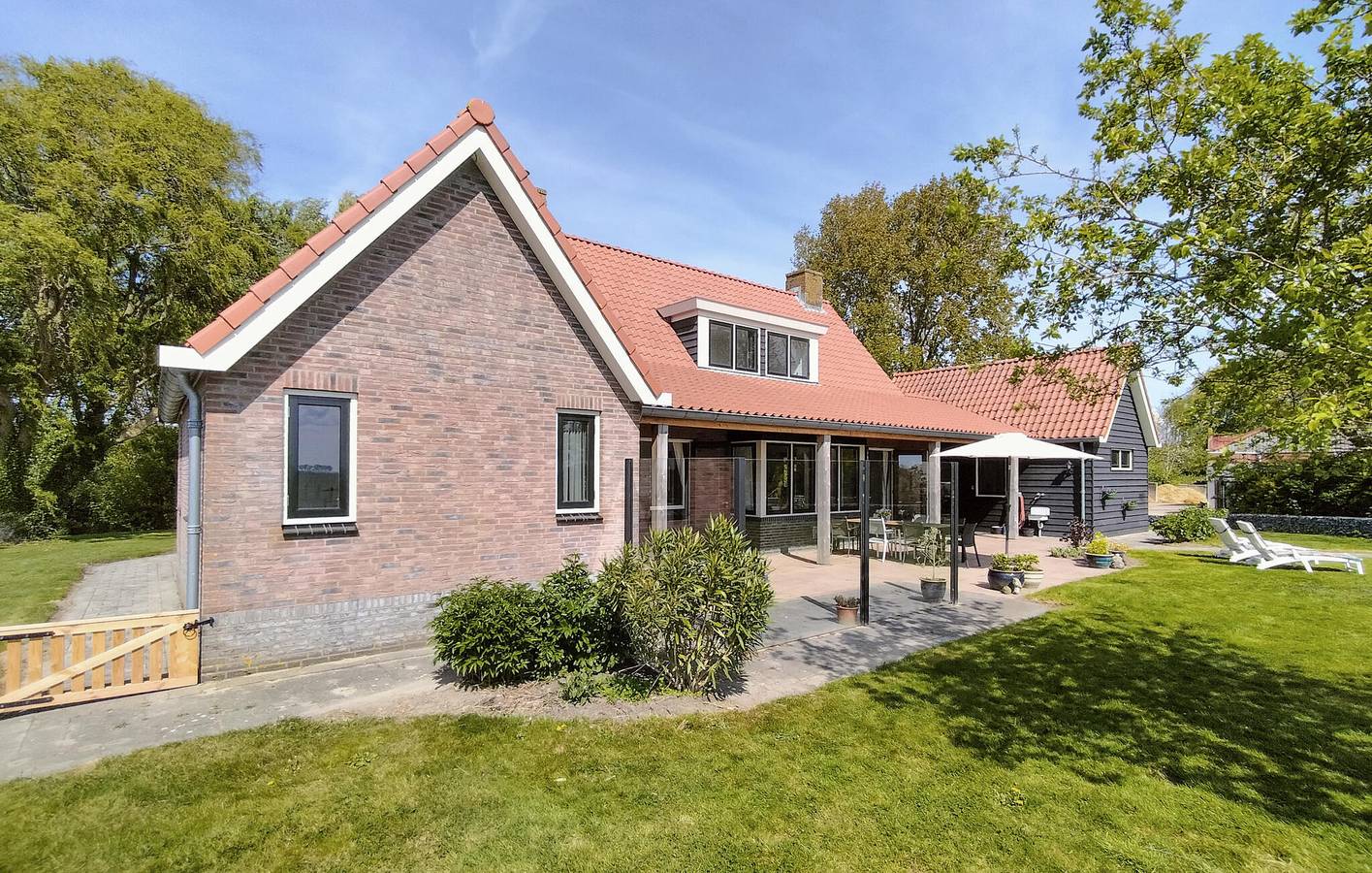 Holiday home for 10 people with terrace in Dreischor, Zeeland Coast