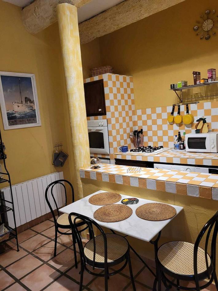 Ferienwohnung für 3 Personen, mit Pool und Garten in Arles - 2