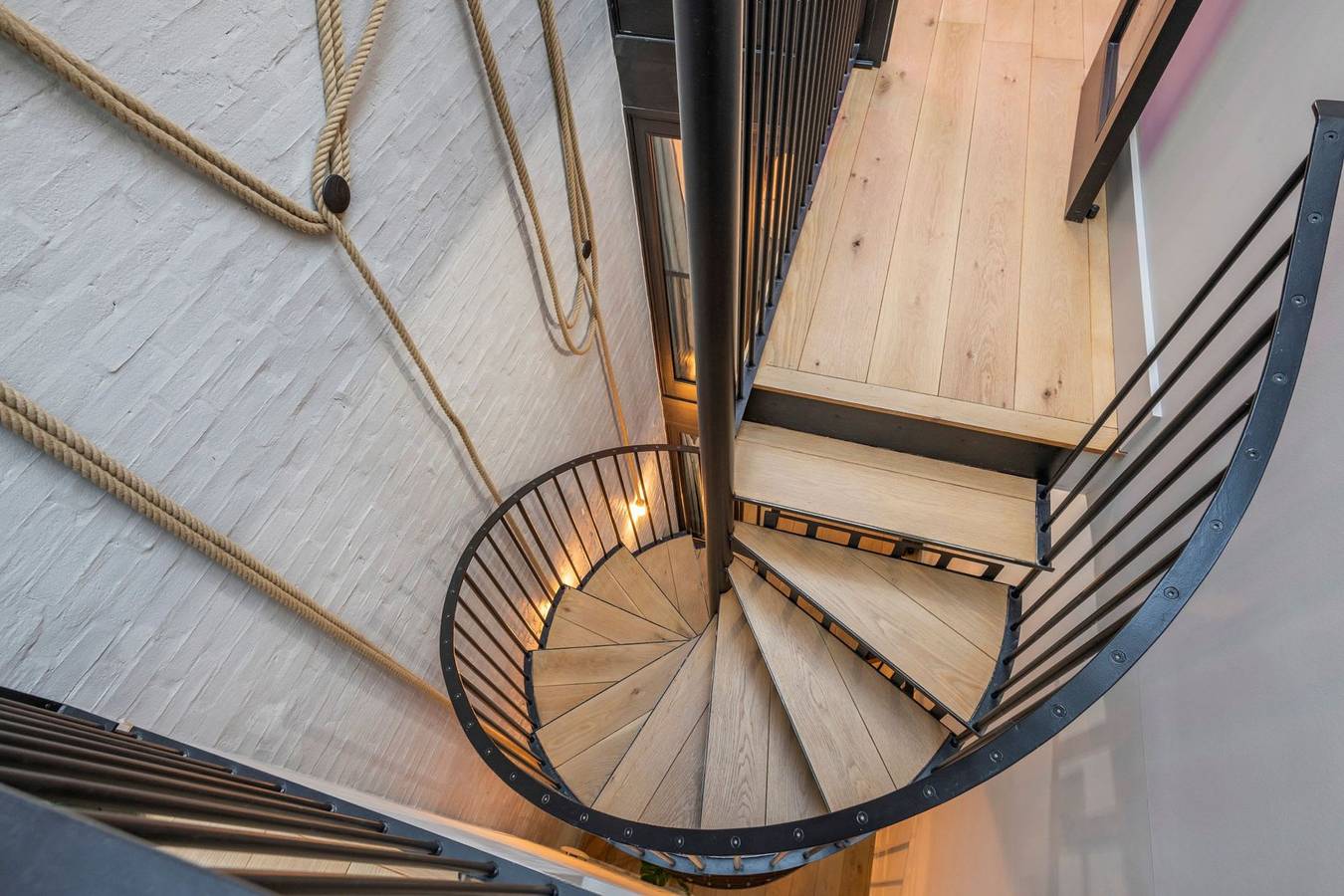 Ganze Wohnung, The Insta Playhouse - Covent Garden - by Frankie Says in Covent Garden, London