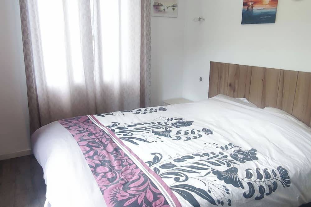 Entire apartment, Joli Haut de Villa Avec Grand Jardin, Entre mer et Montagne Animaux Acceptés in Peymeinade, Cannes region