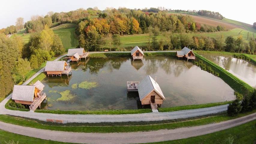 Chalet pour 2 personnes, avec Terrasse ainsi que Jardin et Vue sur le lac à Mettet