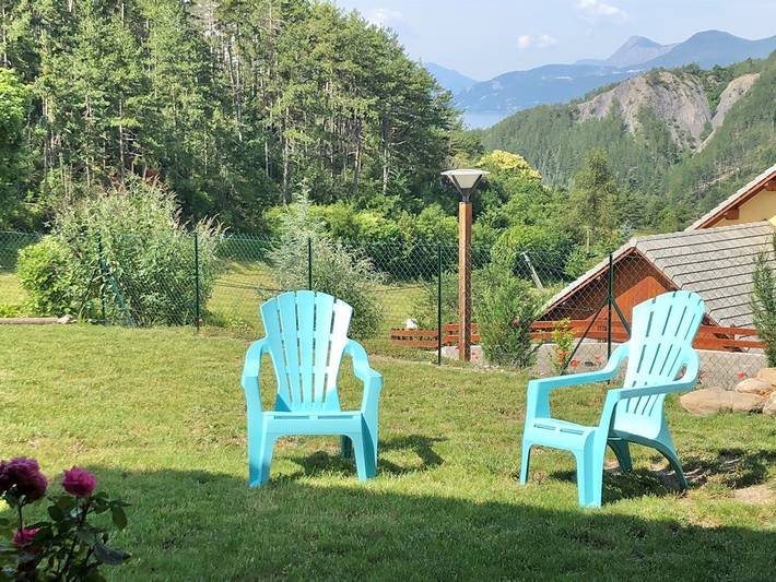 Gîte pour 2 personnes, avec terrasse ainsi que vue sur le lac et jardin dans Hautes-Alpe - 2