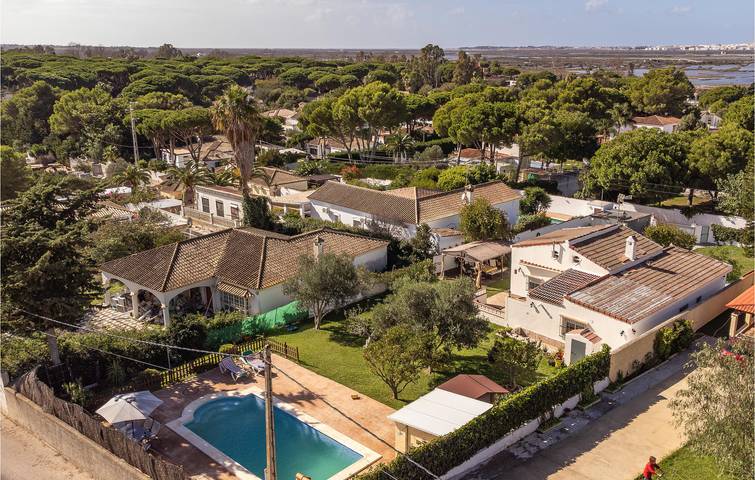Casa para 10 personas, con terraza además de piscina y jardín, Se admiten mascotas en Chiclana de la Frontera