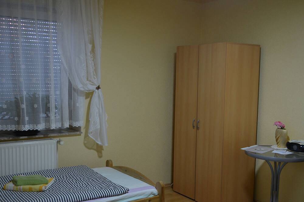Ganze Wohnung, Ferienwohnung bei Giesen( kein Haus) in Giesen, Landkreis Hildesheim