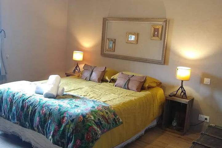 Gîte pour 4 personnes, avec terrasse ainsi que piscine et jardin à Lunay - 2