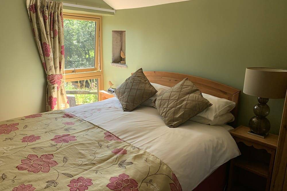 5* Stunning Luxurious Beamed Cottage - Secluded Peaceful Peak District Location in Staffordshire