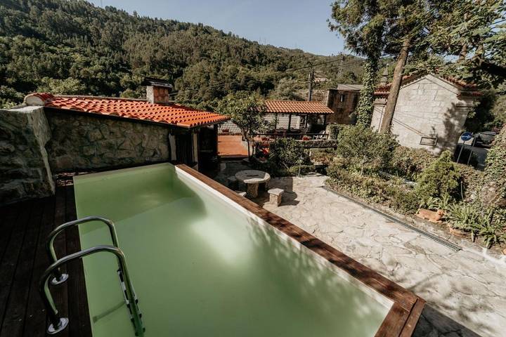 Location de vacances pour 7 personnes, avec piscine ainsi que jardin et vue dans Caniçada