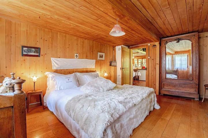 Chalet Historique de 1714, hammam, Réserve naturelle, Alpes suisses in Les Plans-sur-Bex, Bex
