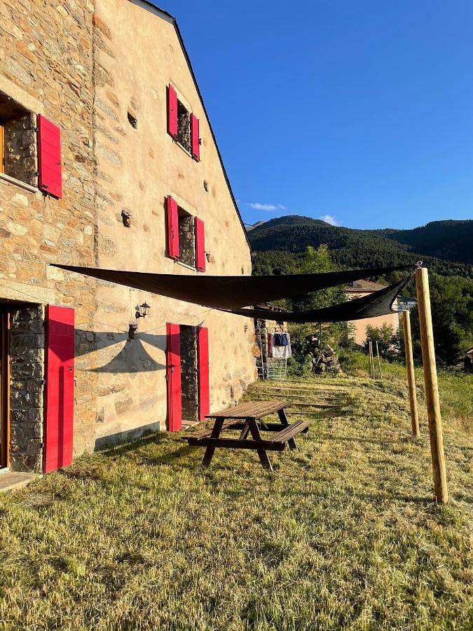 Location de vacances pour 12 personnes, avec Terrasse ainsi que Jardin et Vue à Planès
