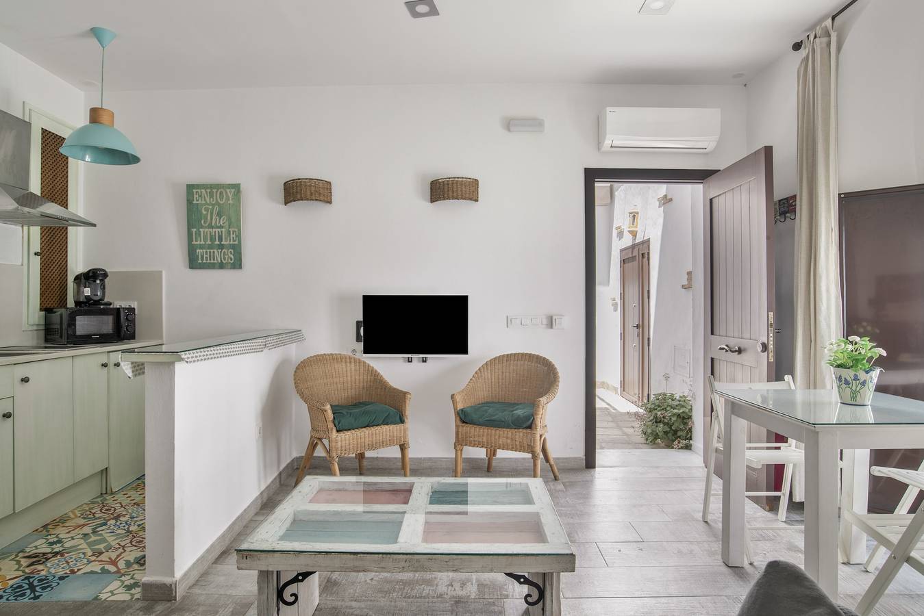 Ganze Wohnung, Moderne Ferienwohnung "Girasol" in bester Lage mit Klimaanlage und Terrasse in Vejer de la Frontera, Costa de la Luz