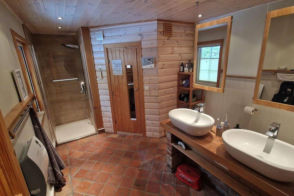 Urlaub in den Bergen der Telemark, mit der Nähe zum Meer, Sauna, Badesee, Kanu. in Nissedal