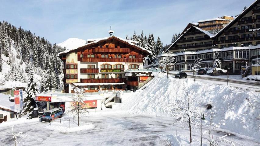 Hotel für 4 Personen, mit Balkon und Terrasse sowie Whirlpool und Sauna in Hochfügen