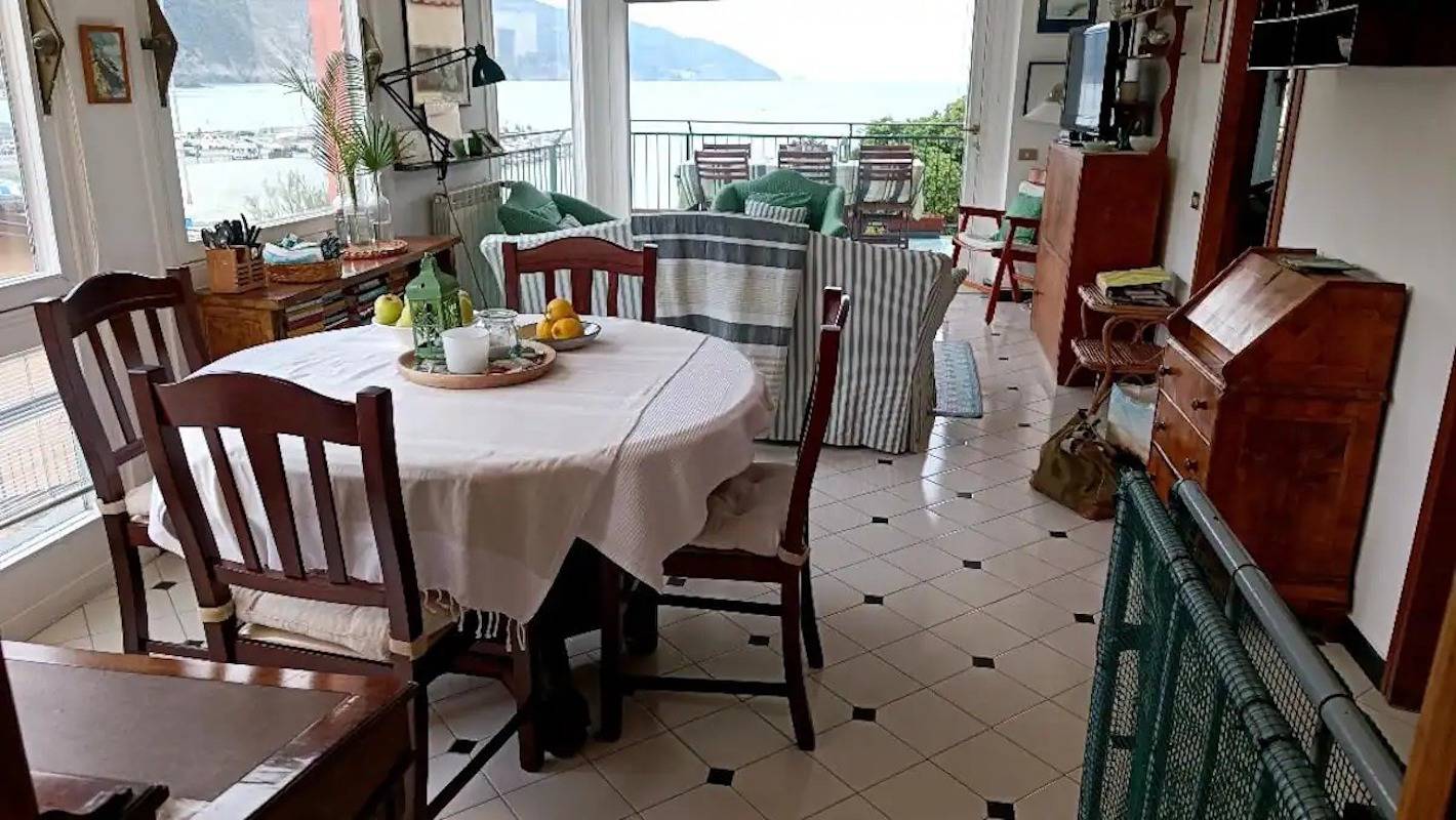 Casa Sulla Spiaggia per 4 Persone in Comune di Monterosso al Mare, Provincia di La Spezia