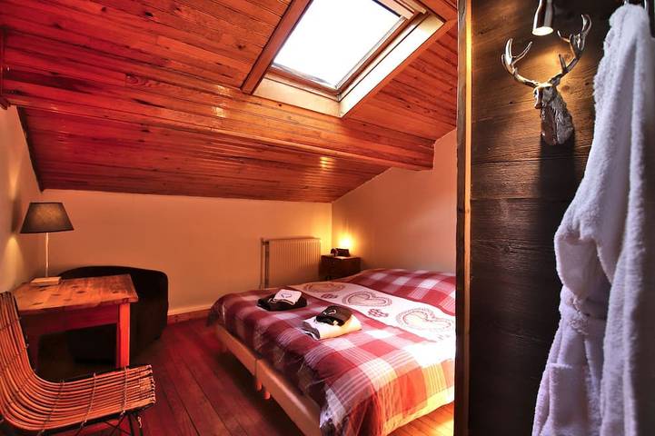 Chalet 16/18 Personnes Jacuzzi Sauna Salle De Cinema Vue Pistes Et Montagne in Montgenèvre, Région de Briançon