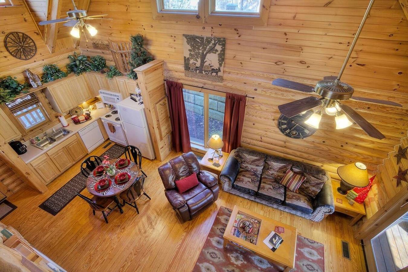 Entire apartment, Gorgeous Cabin Hot Tub, Fireplace, Great Location in Cove Creek Cascades, Sevier County