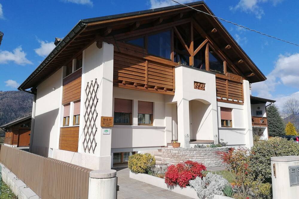 Residenza San Giorgio, your home in the Belluno Dolomites National Park. in Sovramonte, Cimonega Group