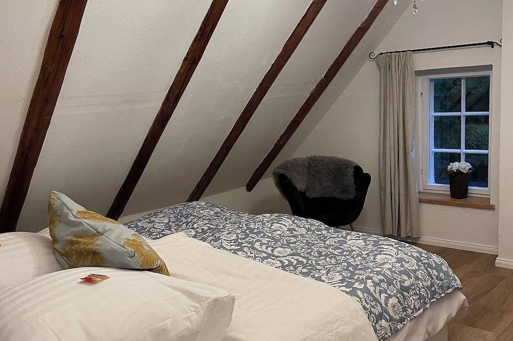 Reetdachhaus mit See und Land in Leezdorf, Norden und Umgebung