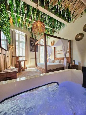 Gîte pour 2 personnes, avec terrasse et jacuzzi dans Cinema Utopia La Manutention Avignon