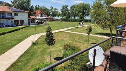 Ferienwohnung für 5 Personen, mit Seeblick und Ausblick sowie Terrasse in Zamardi