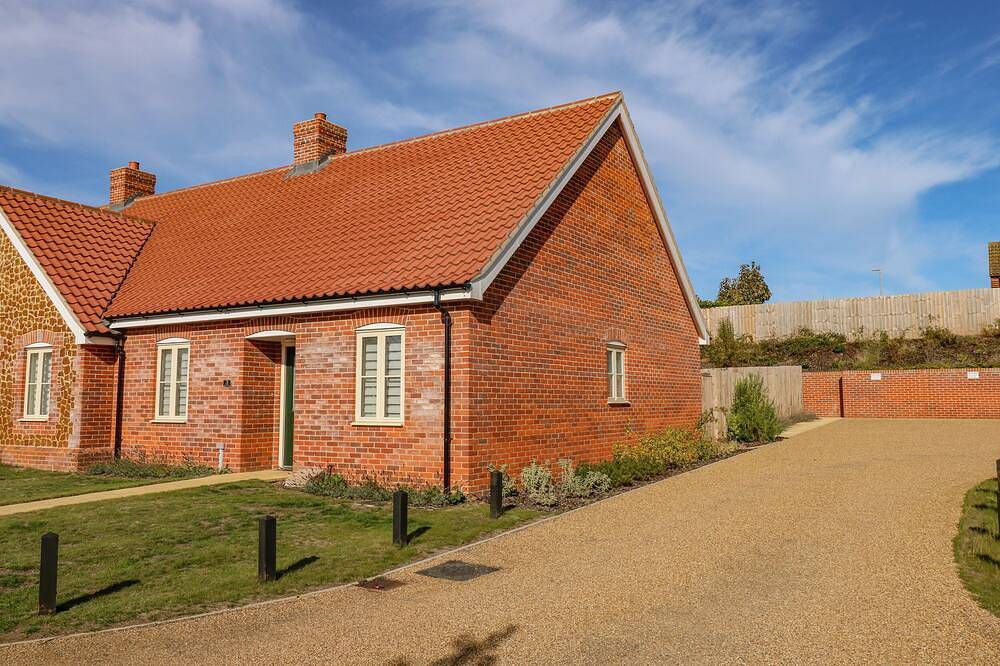 Woodpecker, pet friendly, character holiday cottage in Hunstanton in Hunstanton, Norfolk Coast