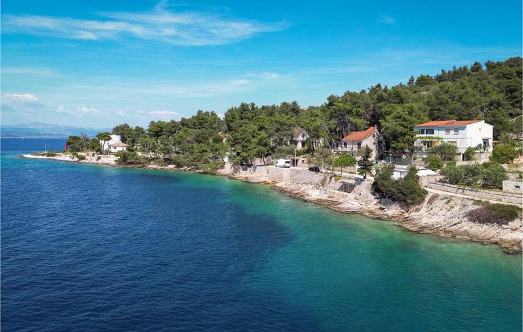 Gemütliche 2-Zimmer-Wohnung mit Pool und WLAN, nur wenige Schritte von der Küste und Rogac entfernt in Šolta (Split-Dalmatien), Rogac