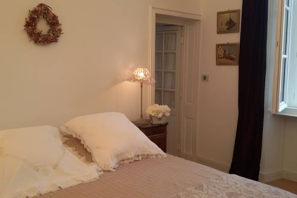 Appartement entier, Larochelle dans hôtel particulier, parking privé, plage, parcs et cœur de ville. in La Rochelle, Région de La Rochelle