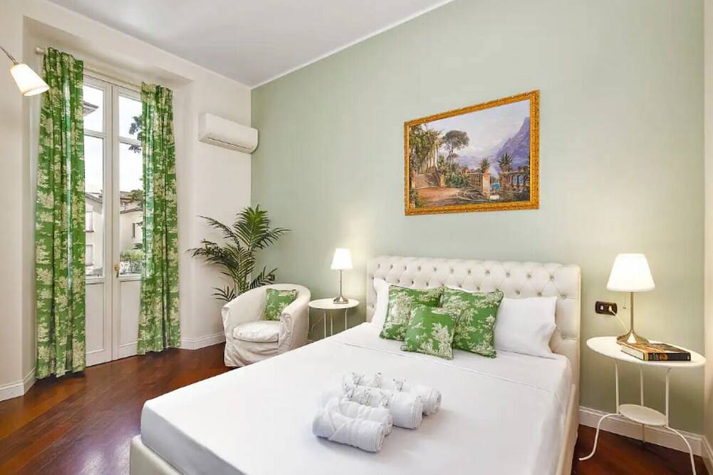 Historic Villa in Como Center + 4 free parking in Como, Lake Como
