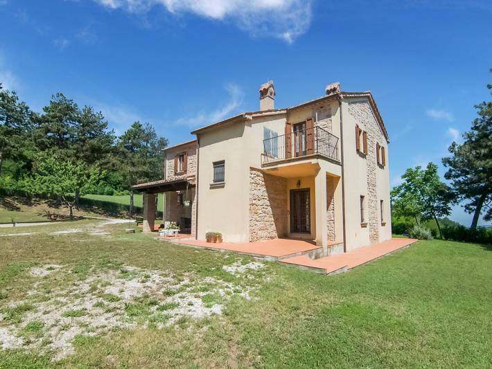 Agriturismo per 11 persone, con Giardino e Piscina a Mondaino