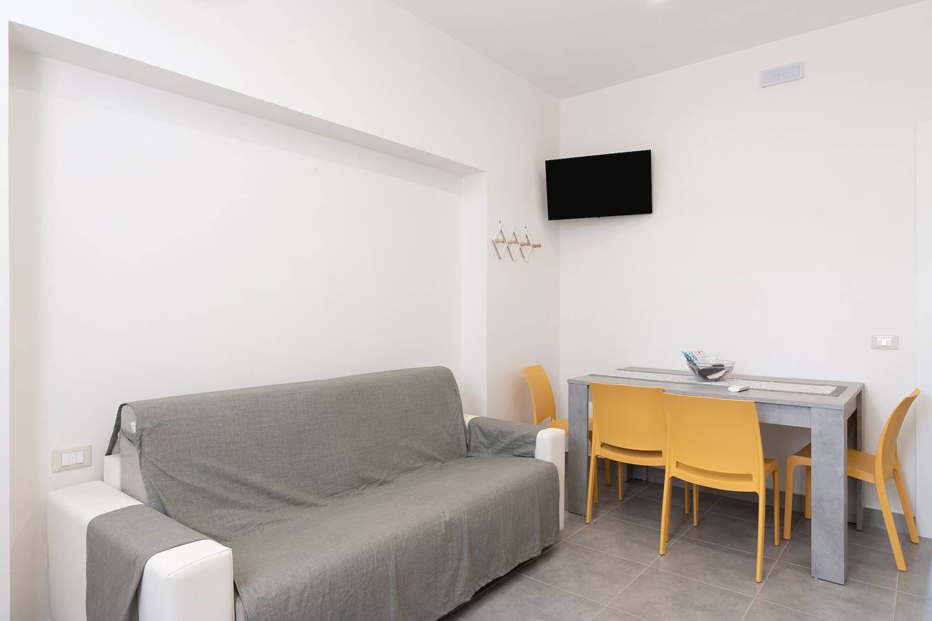 Entire apartment, Apartment 'Appartamento Primo Piano 5' with Shared Terrace, Wi-Fi and Air Conditioning in Custonaci, Trapani Province