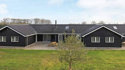 Ferienhaus für 26 Personen in Tårup