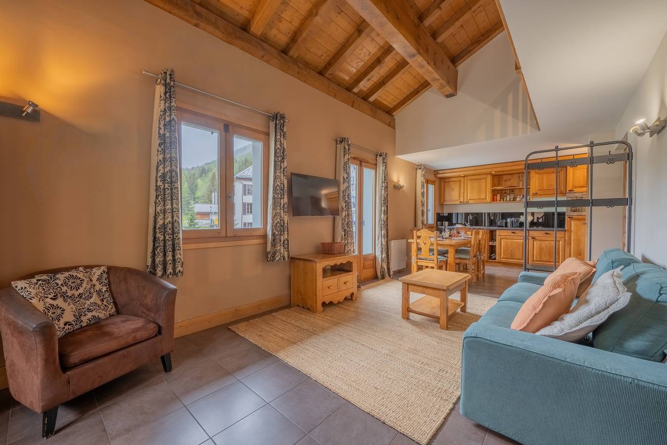 Entire apartment, Mountain View Apartment with Pool, Balcony, and Central Vallorcine Access in Vallorcine, Bonneville region