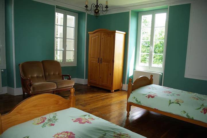 Location de vacances pour 15 personnes, avec terrasse et jardin à Lanouaille - 2