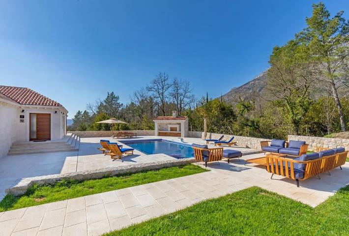 Villa pour 6 personnes, avec piscine et jardin