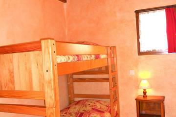 Village Vacances pour 8 Personnes dans Bessas, Ardèche, Photo 1