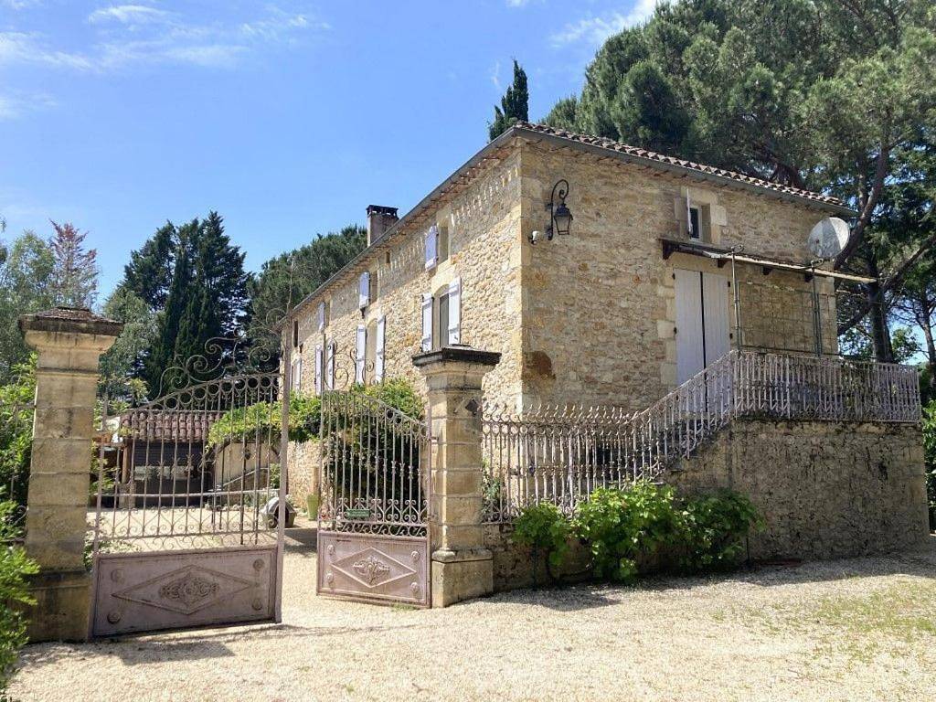 Five-Bedroom House in Duravel, Quercy