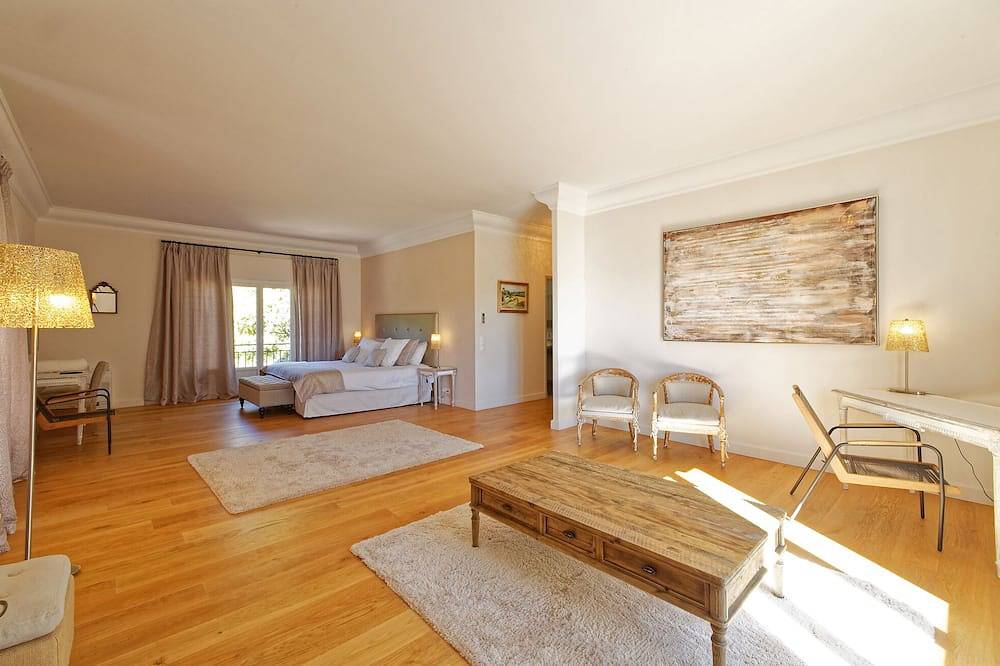 La villa Engardin, refinada, con volúmenes generosos. in La Celle (Var), Región Brignoles